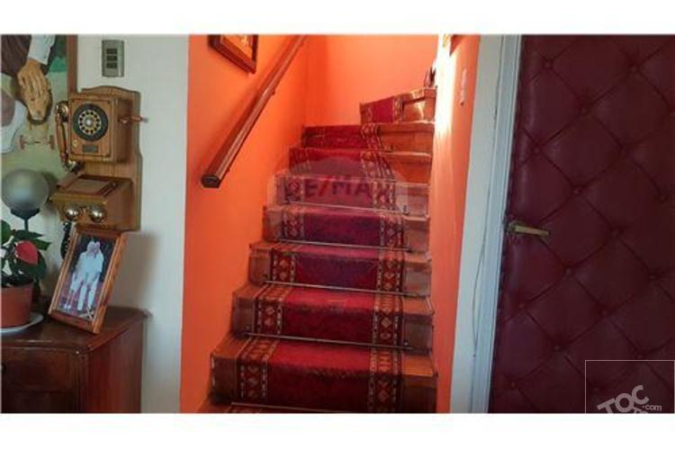 CASA AMPLIA, en muy buen estado de conservación.