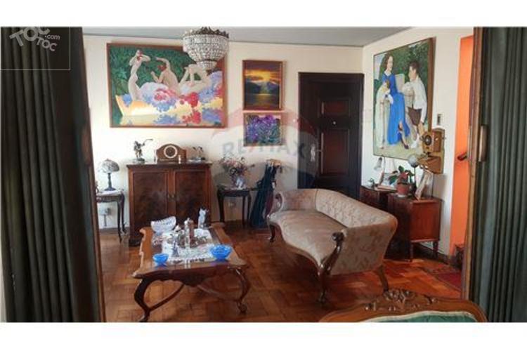 CASA AMPLIA, en muy buen estado de conservación.