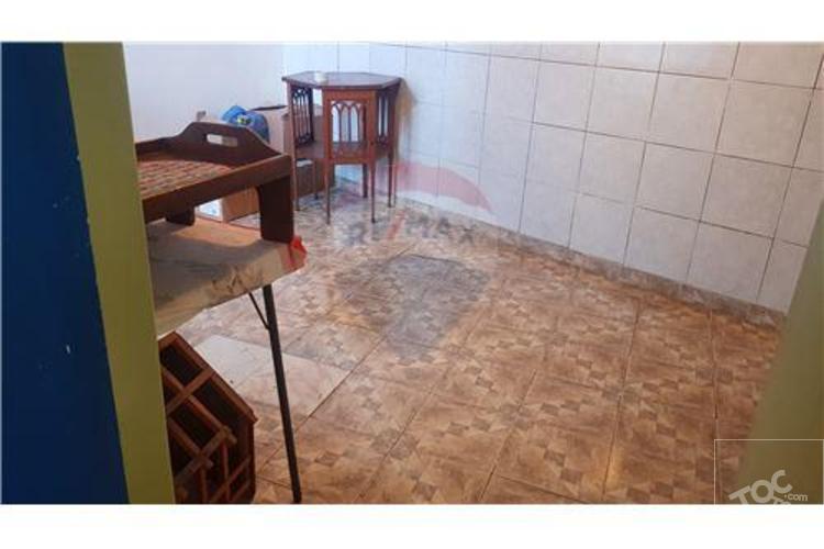 CASA AMPLIA, en muy buen estado de conservación.