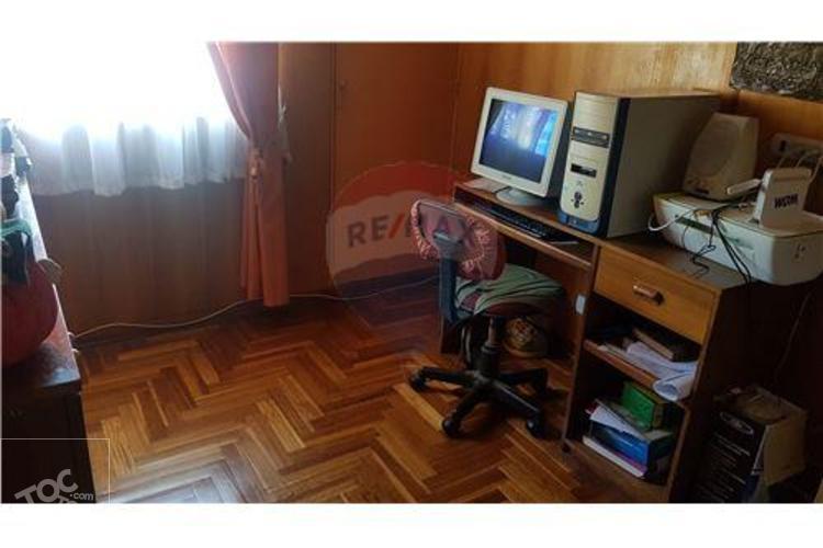CASA AMPLIA, en muy buen estado de conservación.
