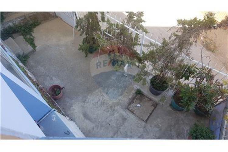 CASA AMPLIA, en muy buen estado de conservación.