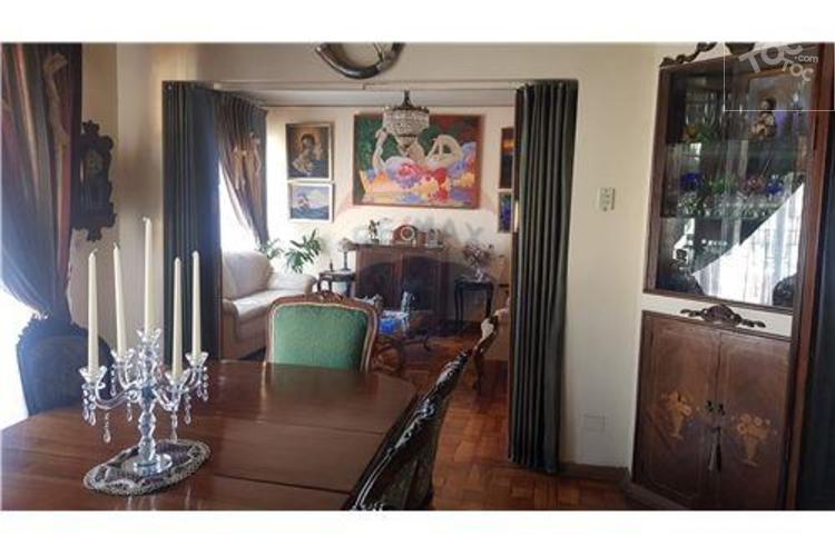 CASA AMPLIA, en muy buen estado de conservación.