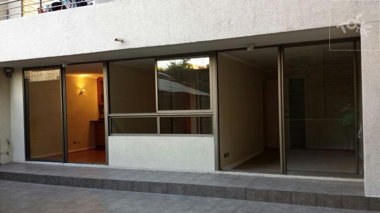 Dieciocho 715, Santiago