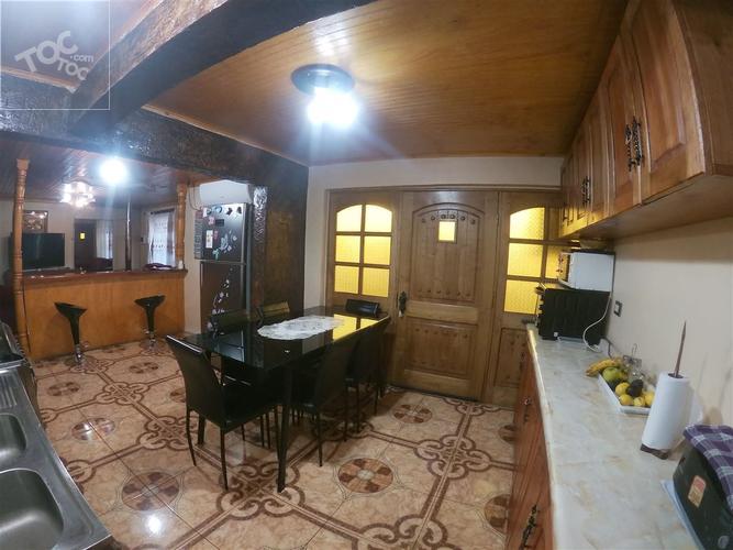 Hermosa casa, con amplio estacionamiento