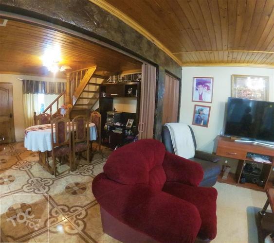 Hermosa casa, con amplio estacionamiento