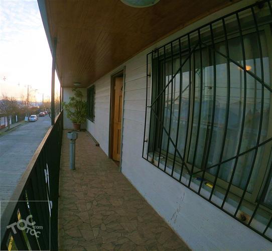 Hermosa casa, con amplio estacionamiento