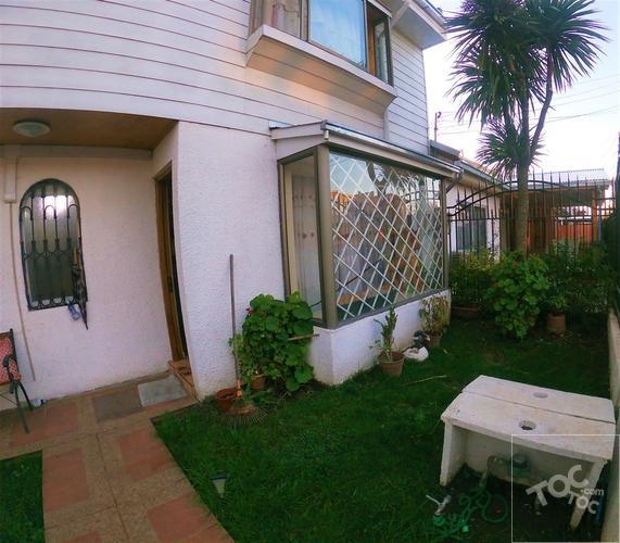 Hermosa casa, con amplio estacionamiento