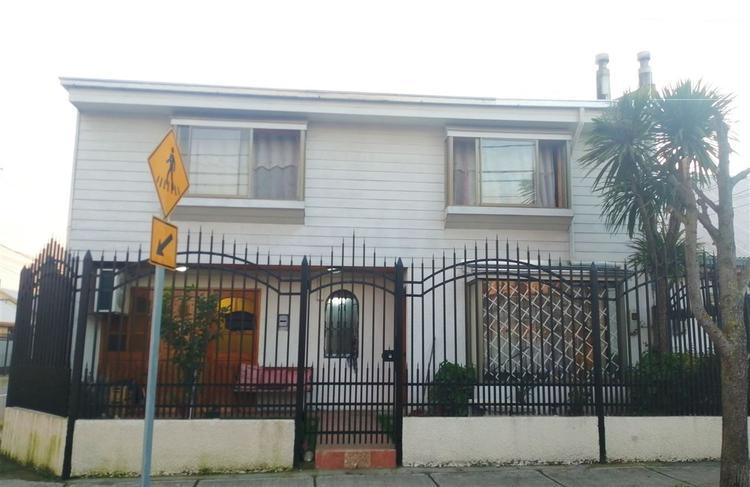 Hermosa casa, con amplio estacionamiento