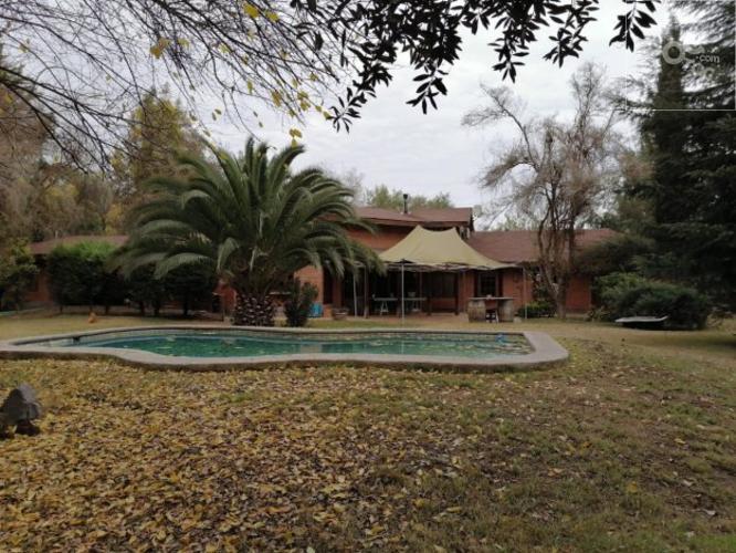 Linda casa de campo, Lampa