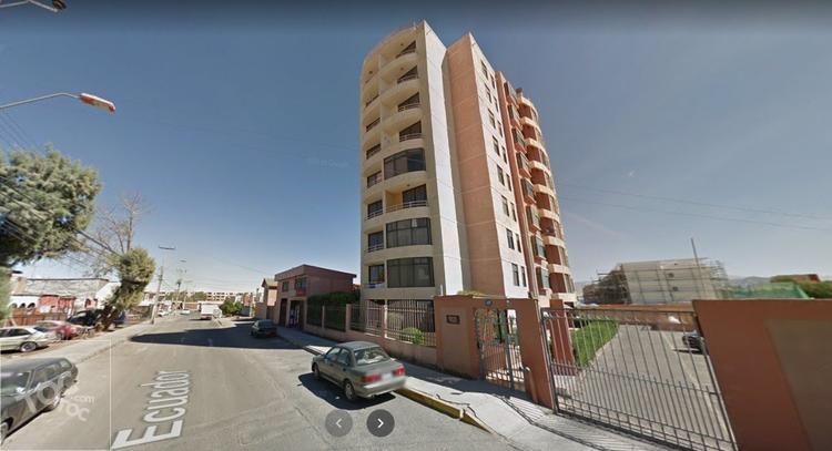 Liquido departamento de 3 dormitorios,2 baños,bodega y estacionamiento 88,78 mt2 en Av. Ecuador Calama, Chile