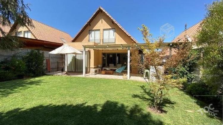 EXCELENTE CASA CON INMEJORABLE UBICACIÓN, EL UMBRAL DE CHICUREO