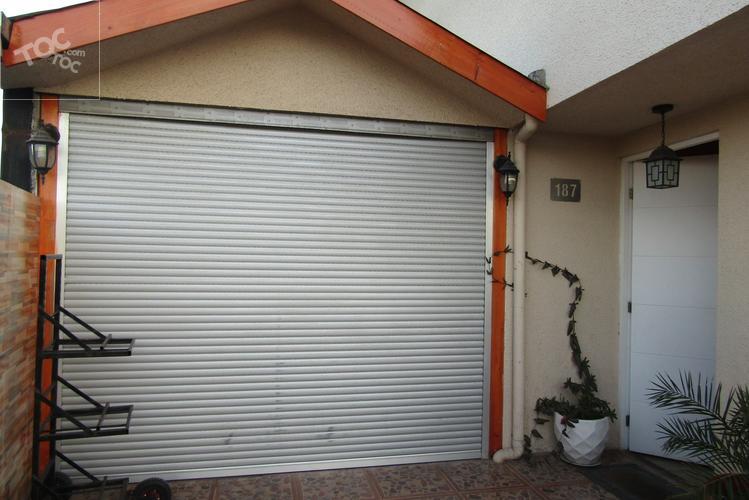HERMOSA CASA 2 PISOS 3D/3B/3E CONDOMINIO CON LAGUNA ARTIFICIAL NAVEGABLE