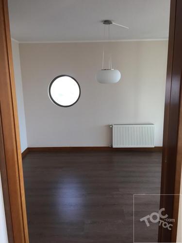 BROKER ARRIENDA 4D+3B+SE+2 EST.+1B