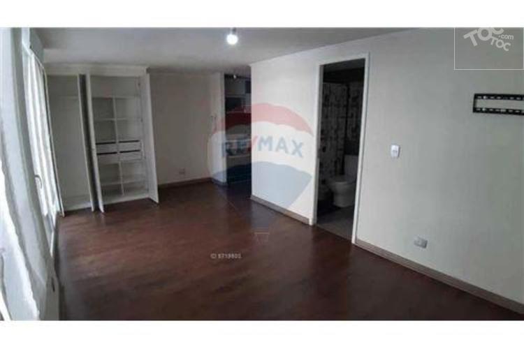 Estudio amplio, construcción nueva