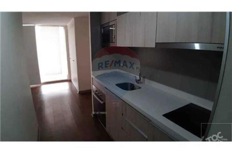 Estudio amplio, construcción nueva