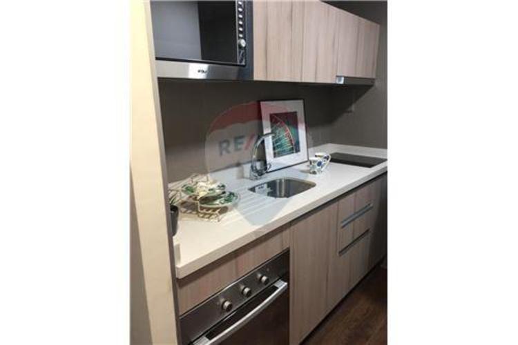 Estudio amplio, construcción nueva