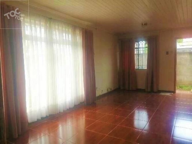 Casa con amplio terreno