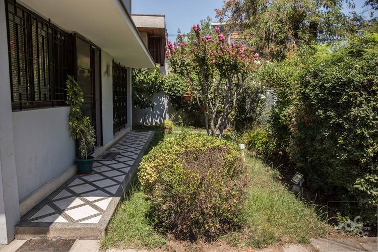 CASA EN ARRIENDO EN ÑUÑOA