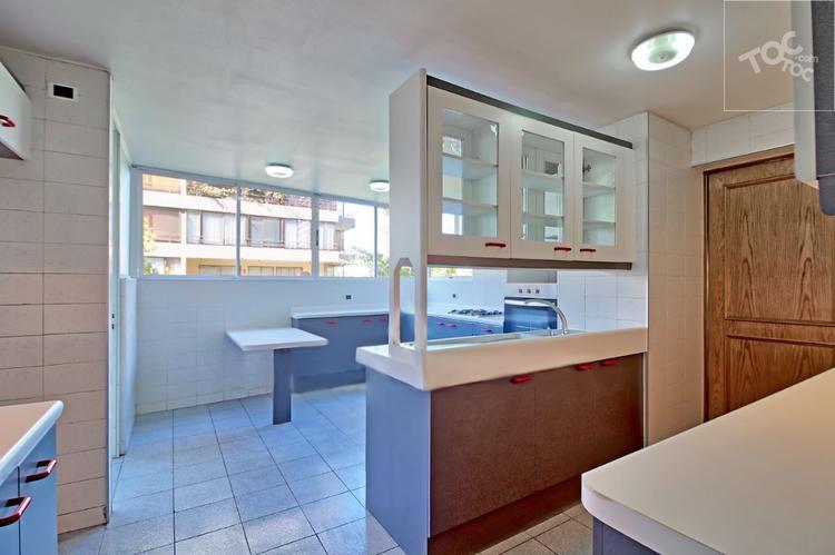 Burgos 240, Las Condes