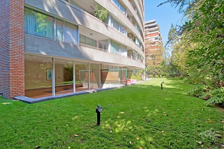 Burgos 240, Las Condes