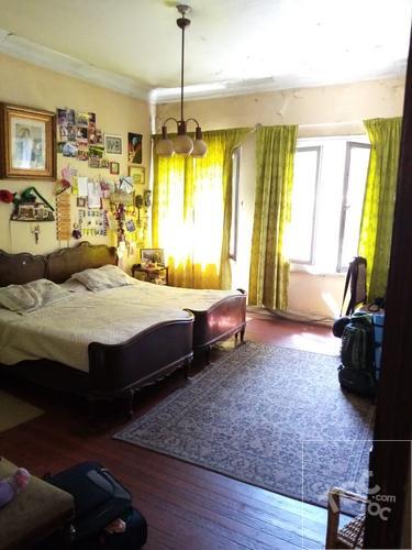 Vendo Casa Terreno 258 mt2, construidos 410 mt2, 2 pisos, 6 dormitorios Almirante Latorre, Barrio República Santiago Centro Chile