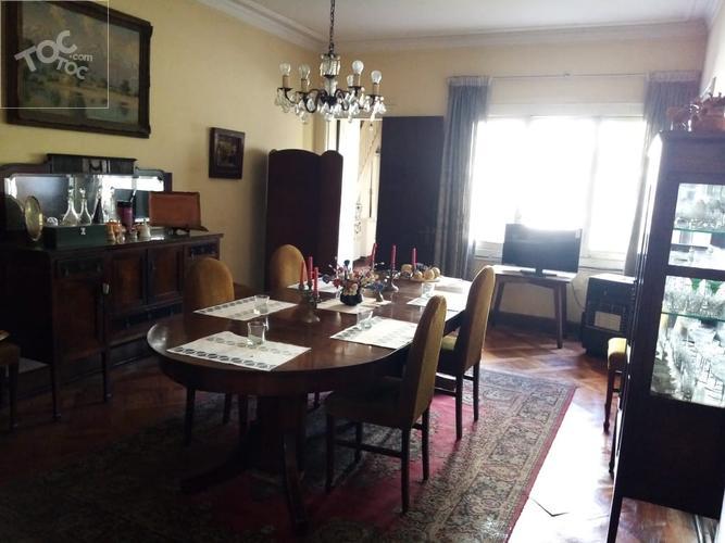 Vendo Casa Terreno 258 mt2, construidos 410 mt2, 2 pisos, 6 dormitorios Almirante Latorre, Barrio República Santiago Centro Chile