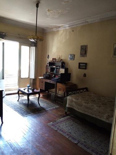 Vendo Casa Terreno 258 mt2, construidos 410 mt2, 2 pisos, 6 dormitorios Almirante Latorre, Barrio República Santiago Centro Chile