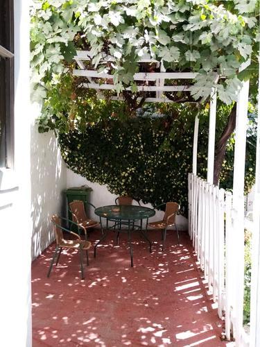 Vendo Casa Terreno 258 mt2, construidos 410 mt2, 2 pisos, 6 dormitorios Almirante Latorre, Barrio República Santiago Centro Chile