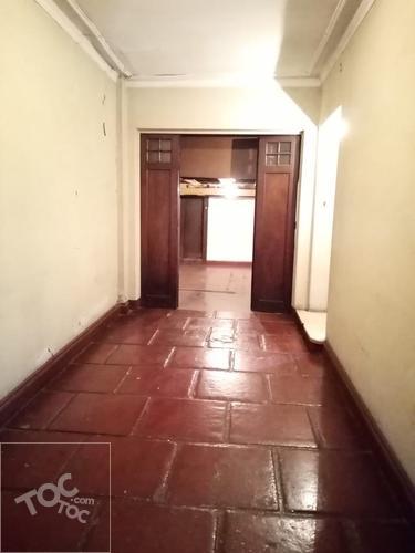 Vendo Casa Terreno 258 mt2, construidos 410 mt2, 2 pisos, 6 dormitorios Almirante Latorre, Barrio República Santiago Centro Chile