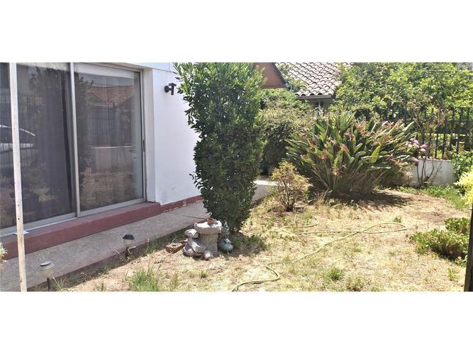 SE VENDE CÓMODA CASA FRENTE AL MALL FLORIDA CENTER