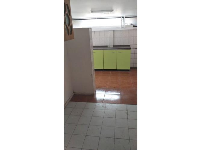 SE VENDE CÓMODA CASA FRENTE AL MALL FLORIDA CENTER