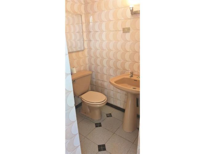 SE VENDE CÓMODA CASA FRENTE AL MALL FLORIDA CENTER