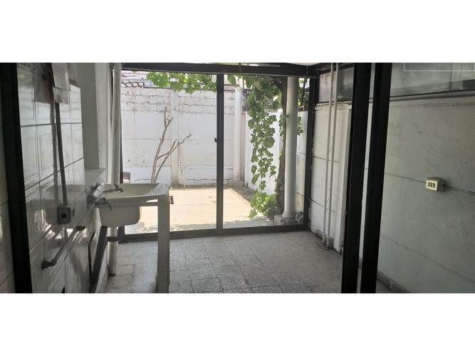 SE VENDE CÓMODA CASA FRENTE AL MALL FLORIDA CENTER