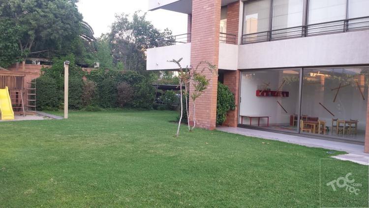 Se arrienda cómodo y luminoso departamento 1 dormitorio,1baño, cocina americana,terraza. Bien ubicado a 3 cuadras de plaza ñuñoa.
