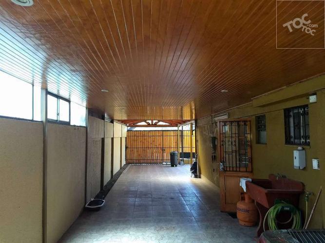 Casa de 2 pisos en Lia Aguirre
