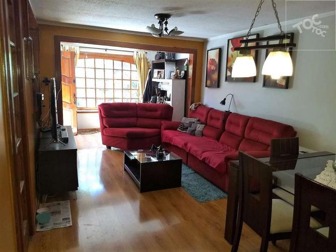 Casa de 2 pisos en Lia Aguirre