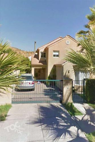 Casa de 2 pisos en Valle Lo Campino