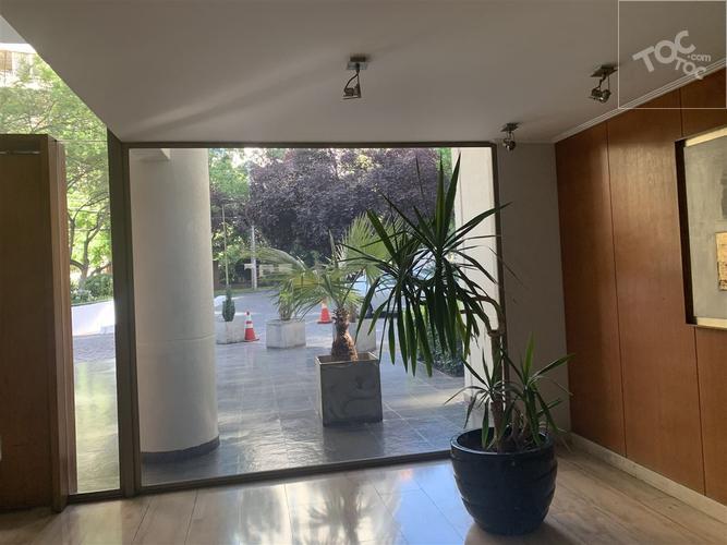 AMOBLADO en MODERNO edificio con Excelentes areas comunes, ESTACIONAMIENTO incluido, Gasto común BAJO! departamento IDEAL PARA EJECUTIVOS DE ALTO CARGO