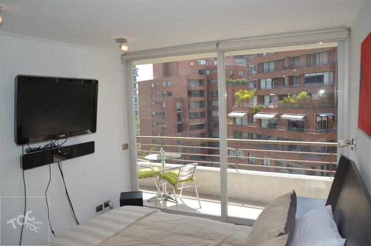AMOBLADO en MODERNO edificio con Excelentes areas comunes, ESTACIONAMIENTO incluido, Gasto común BAJO! departamento IDEAL PARA EJECUTIVOS DE ALTO CARGO