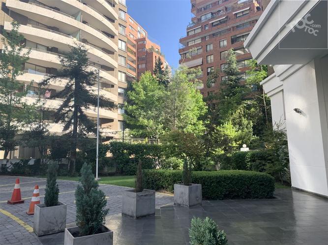 AMOBLADO en MODERNO edificio con Excelentes areas comunes, ESTACIONAMIENTO incluido, Gasto común BAJO! departamento IDEAL PARA EJECUTIVOS DE ALTO CARGO
