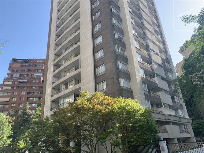 AMOBLADO en MODERNO edificio con Excelentes areas comunes, ESTACIONAMIENTO incluido, Gasto común BAJO! departamento IDEAL PARA EJECUTIVOS DE ALTO CARGO