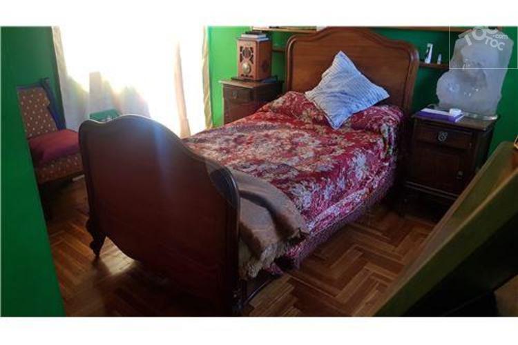 CASA AMPLIA, en muy buen estado de conservación.