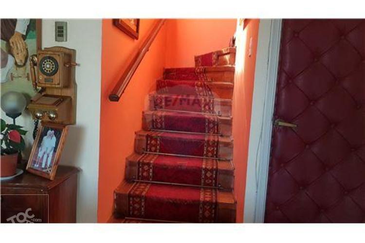 CASA AMPLIA, en muy buen estado de conservación.