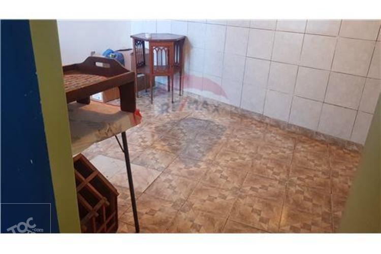 CASA AMPLIA, en muy buen estado de conservación.