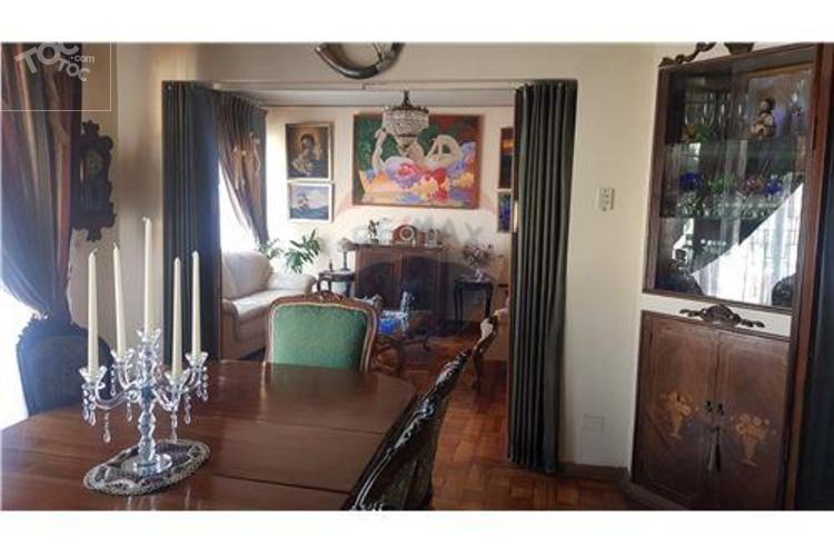 CASA AMPLIA, en muy buen estado de conservación.