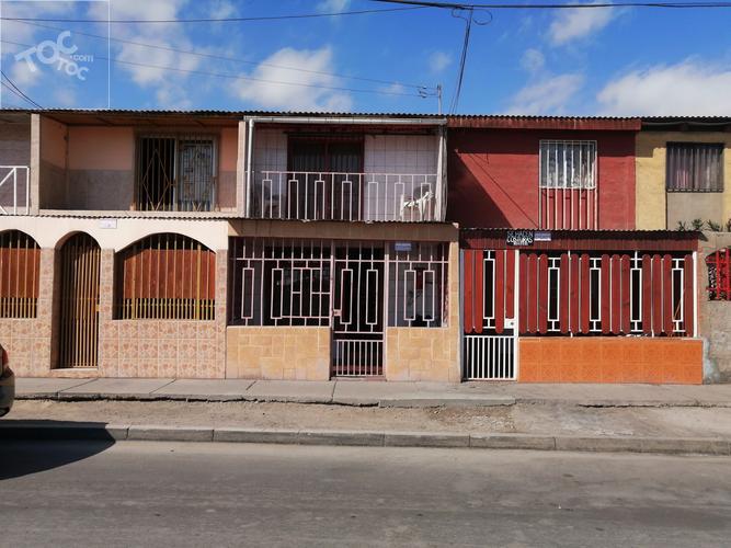 Casa 4 Dormitorios en Avenida Héroes de la Concepción/ Juan Bolivar, Antofagasta