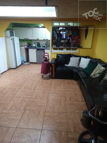 CASA ESQUINA CON LOCAL COMERCIAL