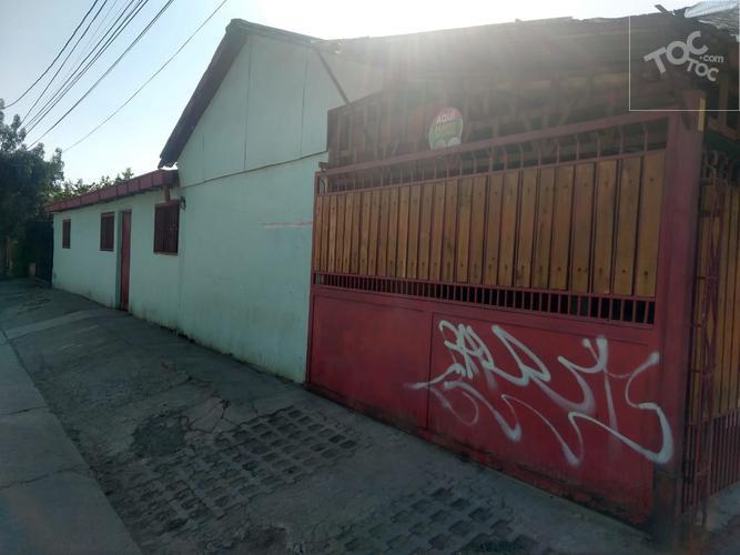 CASA ESQUINA CON LOCAL COMERCIAL