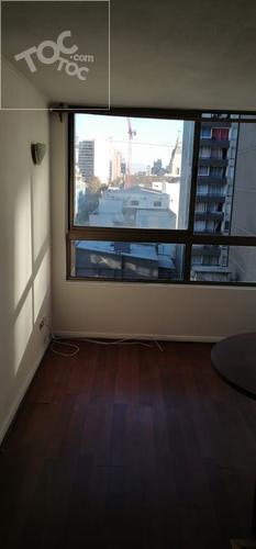 ARRIENDO DEPARTAMENTO EN UN OCTAVO PISO DE 1D 1B DE 26 M2 APROX. VISTA SUR PONIENTE A DOS CUADRAS DEL METRO ESTACIÓN SANTA ANA EN SANTIAGO CENTRO