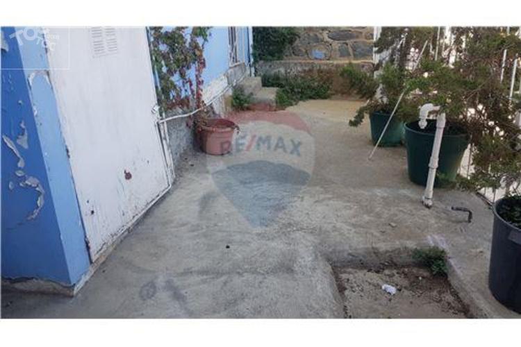 CASA AMPLIA, en muy buen estado de conservación.